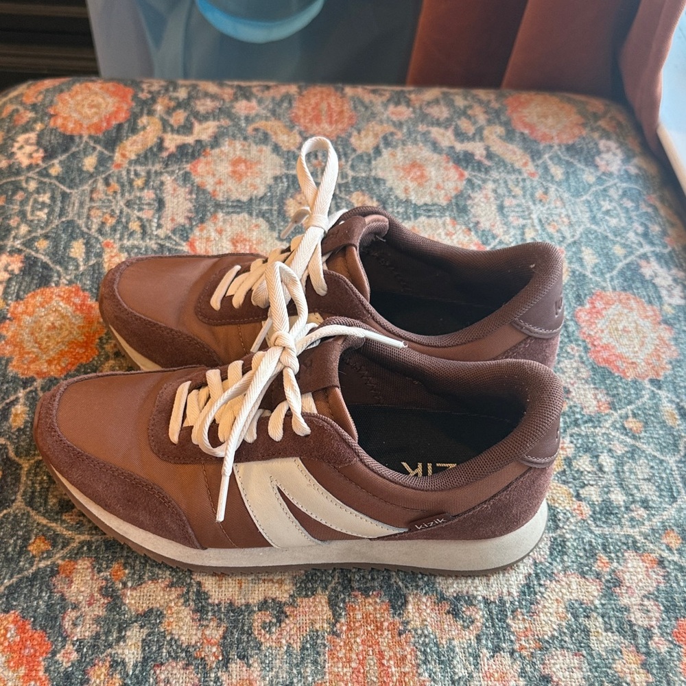 Kizik Milan Brown and White unisex Sneakers